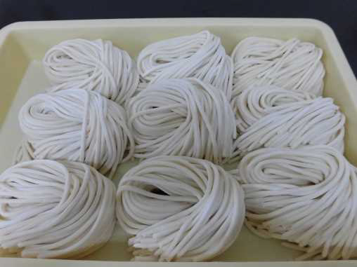 強いコシと弾力が特徴の「金王冠」で生うどん(10kg袋対応可)